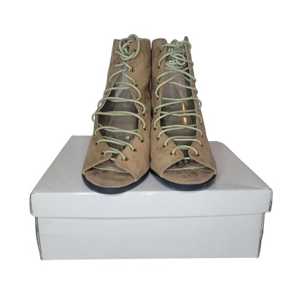 CAPE ROBBIN CARRIE-5 LACE-UP LOW HEEL BOOTIE SIZE 9 NUDE - Picture 2 of 8